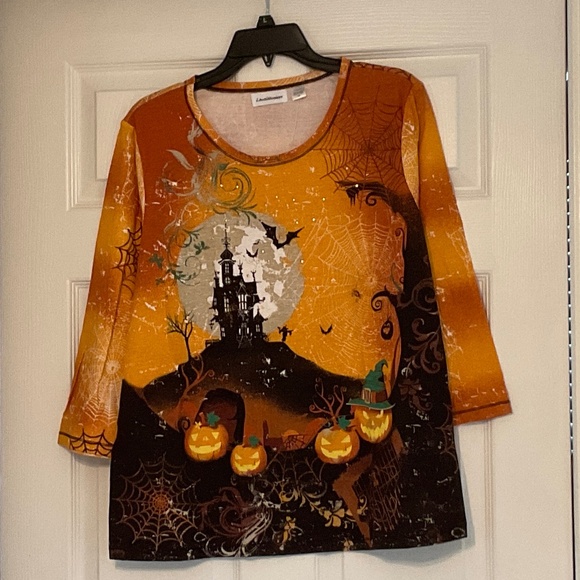 size L, bust up to 42” inches, new condition, pretty fall Halloween bat 🦇 shirt - Picture 6 of 9